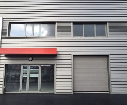 Locaux d'activités à louer à Villeneuve-la-Garenne (92) - 250 m2 | 92390 En face du centre commercial Qwartz / au pied de l'autoroute A86