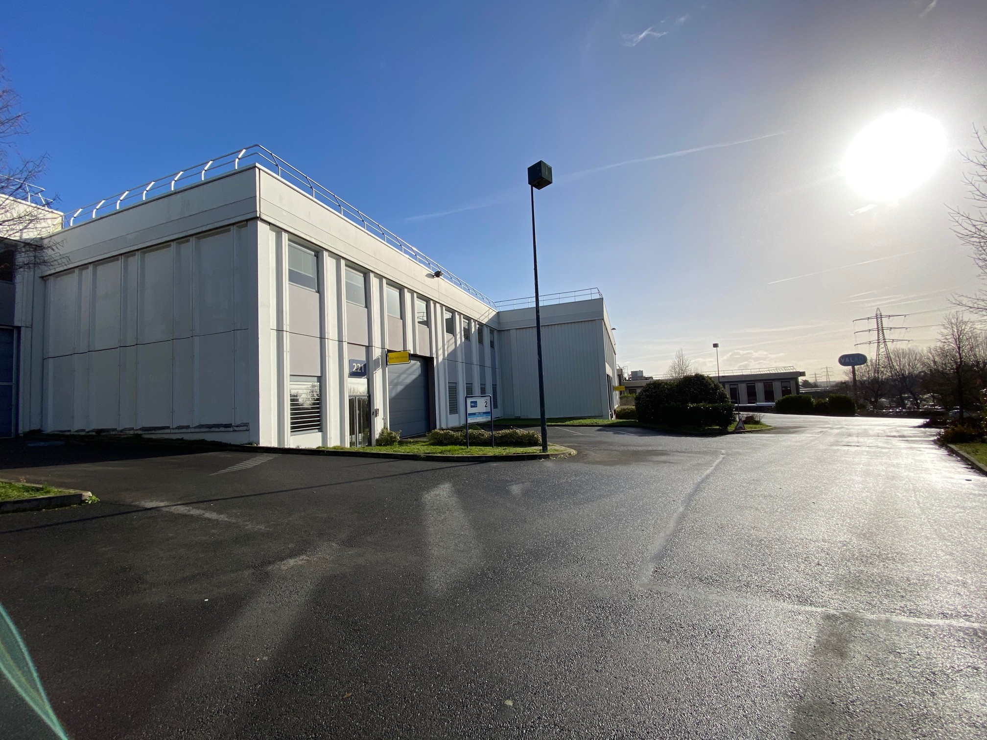 Local d'activités de 389 m² à vendre à Osny dans l'agglomération de Cergy Pontoise (95)
