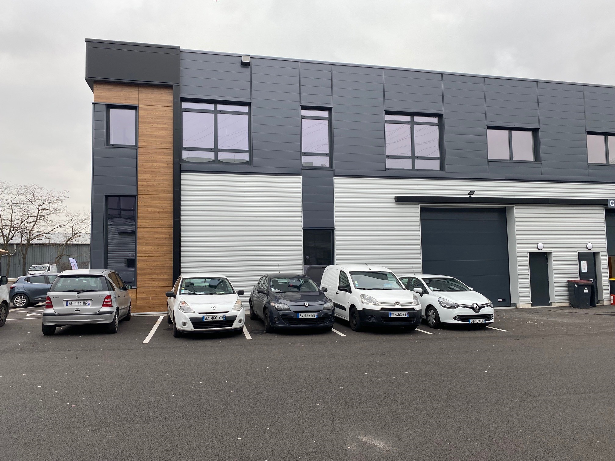 Local d'activités neuf à louer dans le 92 à Villeneuve-la-Garenne - 610m2