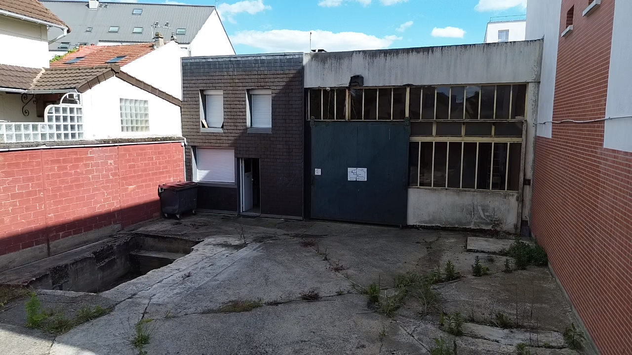 Local d'activités indépendant de 171 m² sur un terrain privatif de 297 m² à louer sur les quais de seine à Bezons (95)