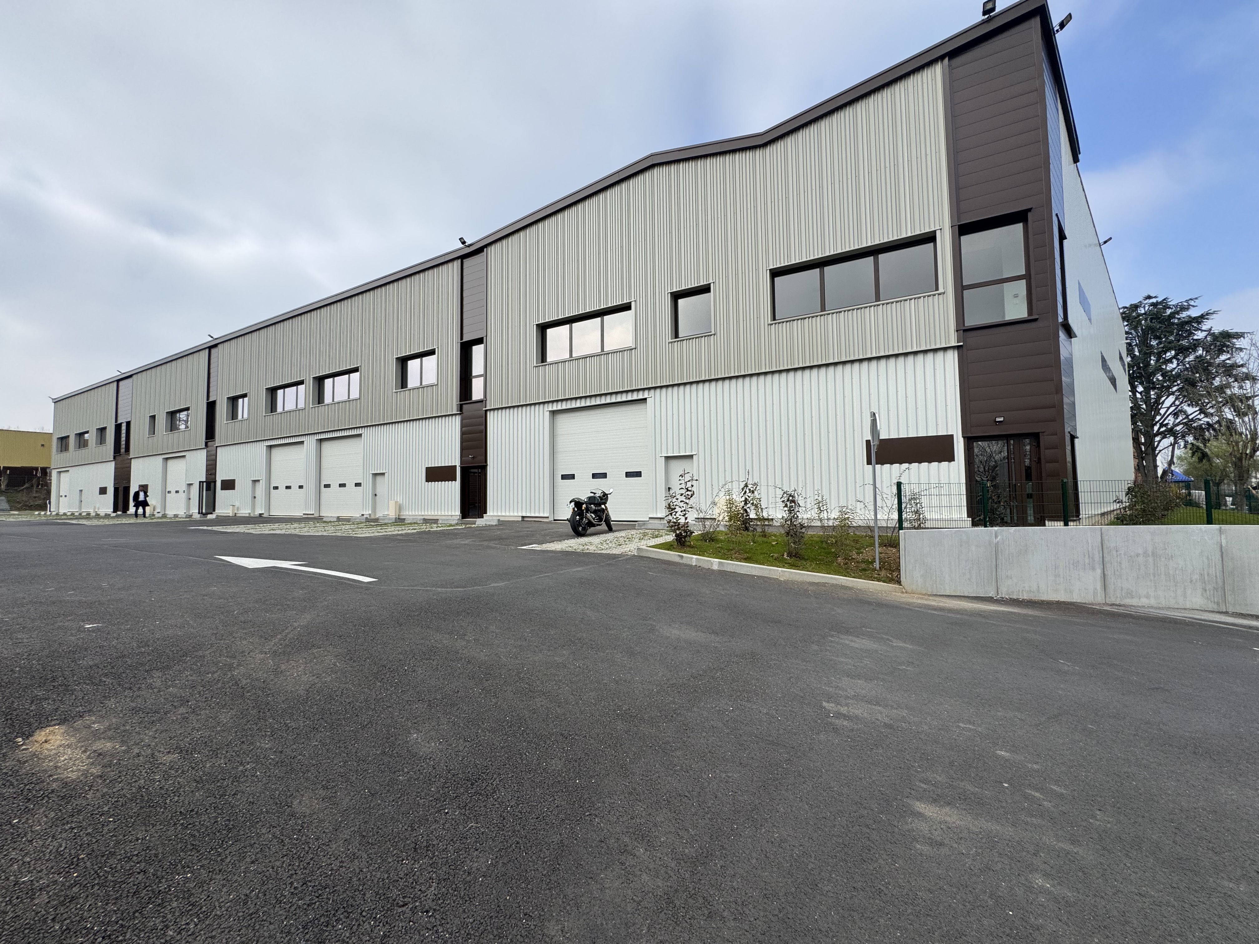 Locaux d'activités neufs à la location situés à Osny tout proche de Cergy Pontoise dans le Val d'Oise (95)