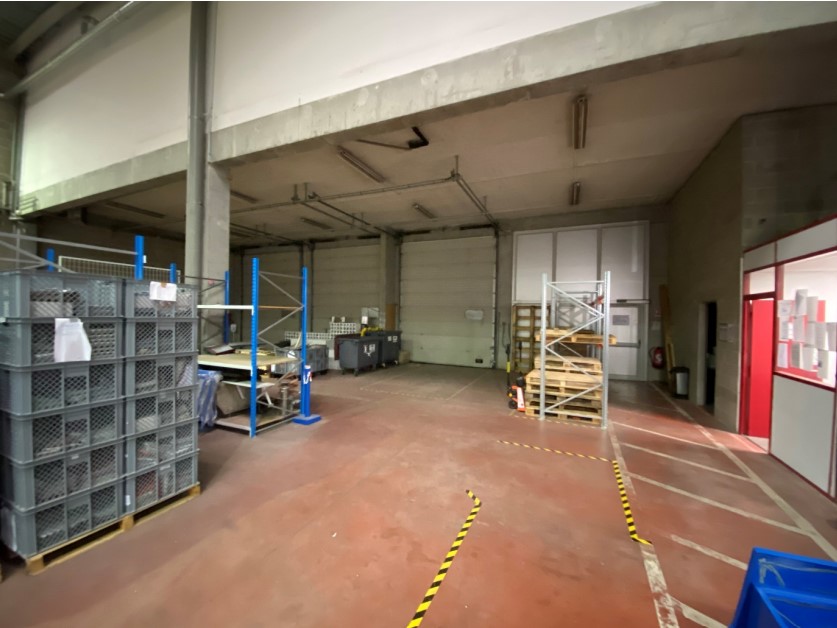 Entrepôt de stockage de 1 326 m² avec 8 m de hauteur au Blanc Mesnil dans le 93 Seine Saint Denis