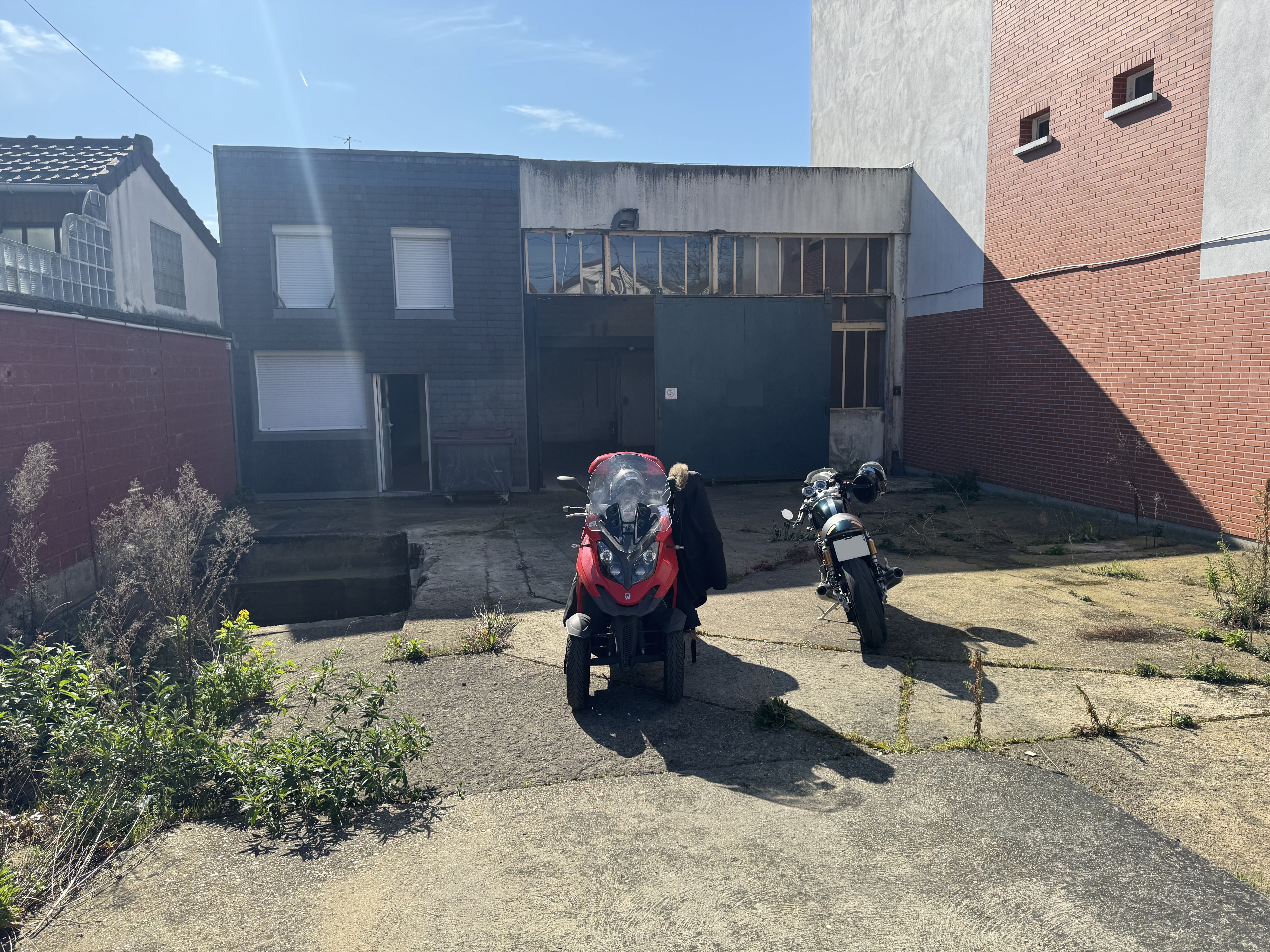 Local d'activités indépendant de 171 m² sur un terrain privatif de 297 m² à louer sur les quais de seine à Bezons (95)