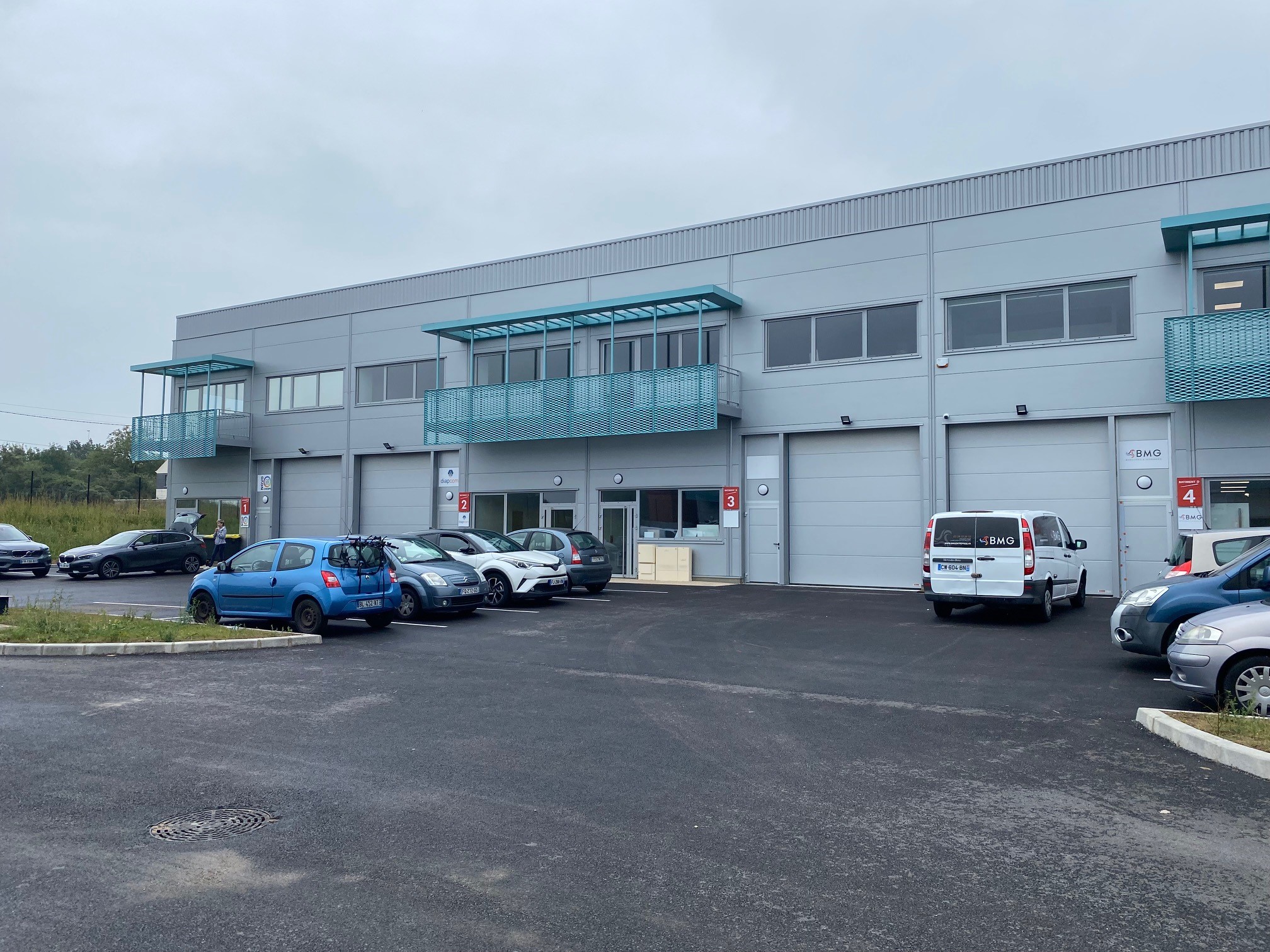 Locaux à louer dans le 95 à Frépillon (95) - 653 m2