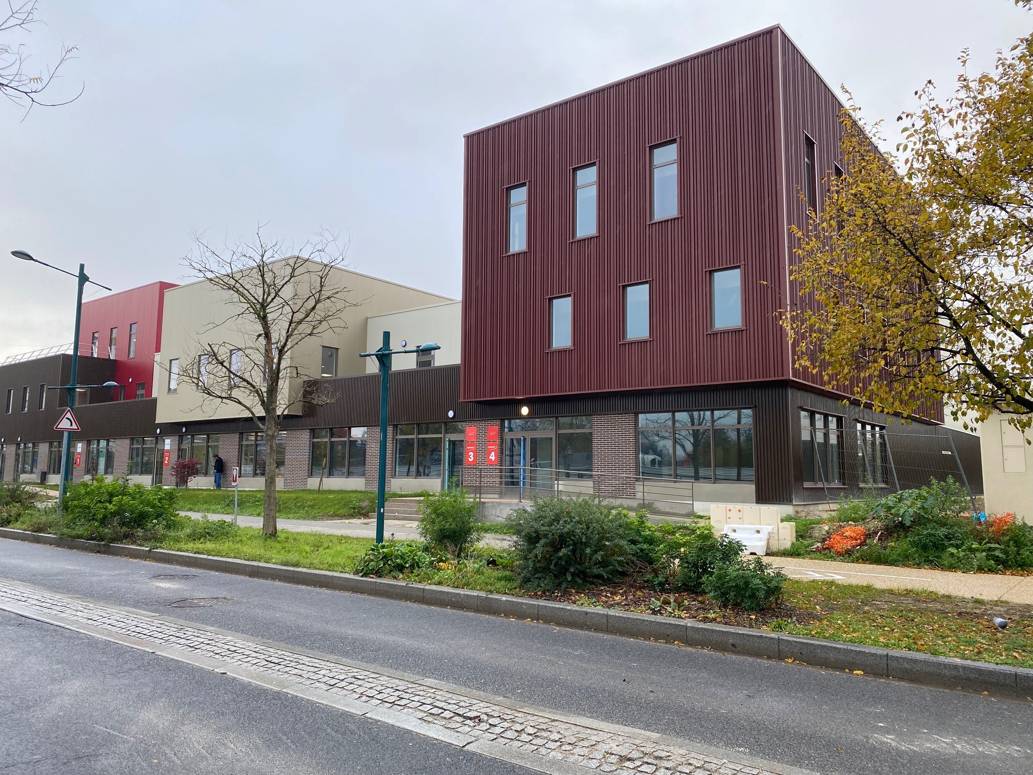 Locaux à louer dans les Hauts de seine (92) à Gennevilliers - 784m2